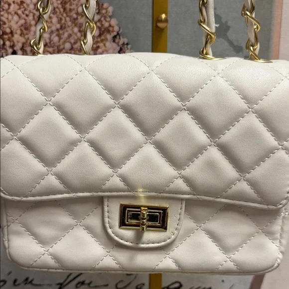 ❣️5|$25❣️Elegant cream Quilted Chain Bag - Picture 3 of 5